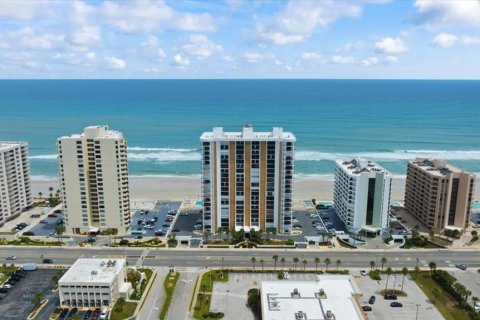Condo in Daytona Beach Shores, Florida, 2 bedrooms  № 1810121 - photo 19