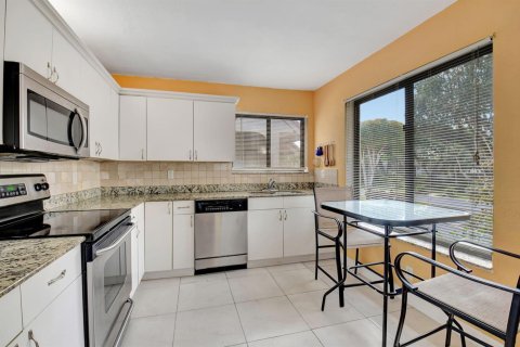 Condo in Boynton Beach, Florida, 2 bedrooms № 2183021 - photo 3