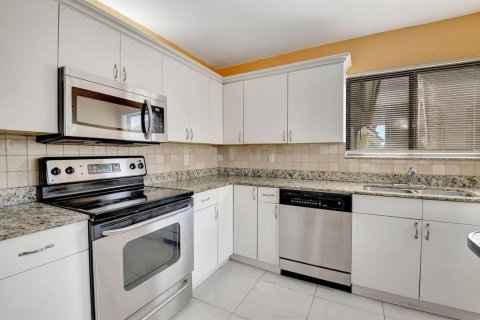 Condo in Boynton Beach, Florida, 2 bedrooms № 2183021 - photo 5
