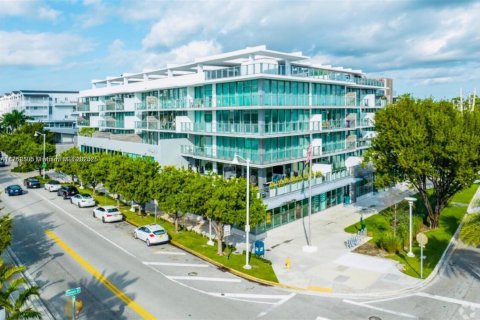 Commercial property in Miami Beach, Florida № 1868422 - photo 2