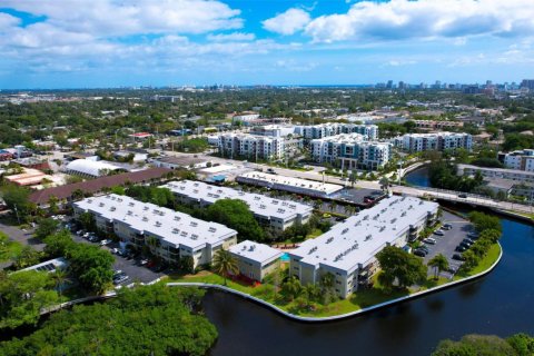 Copropriété à vendre à Wilton Manors, Floride: 2 chambres, 92.9 m2 № 1098686 - photo 1