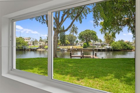 House in Pompano Beach, Florida 3 bedrooms, 196.67 sq.m. № 1823652 - photo 23