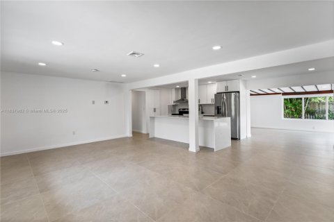 House in Pompano Beach, Florida 3 bedrooms, 196.67 sq.m. № 1823652 - photo 5