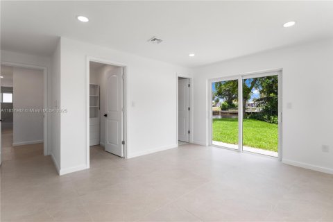 House in Pompano Beach, Florida 3 bedrooms, 196.67 sq.m. № 1823652 - photo 15