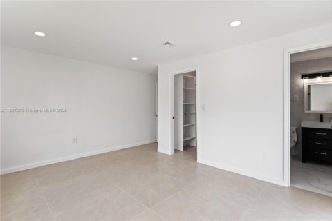 House in Pompano Beach, Florida 3 bedrooms, 196.67 sq.m. № 1823652 - photo 16