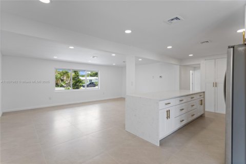 House in Pompano Beach, Florida 3 bedrooms, 196.67 sq.m. № 1823652 - photo 11