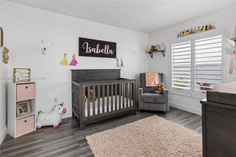 House in Hialeah, Florida 3 bedrooms, 163.14 sq.m. № 2017990 - photo 13