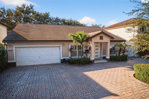 House in Hialeah, Florida 3 bedrooms, 163.14 sq.m. № 2017990 - photo 26