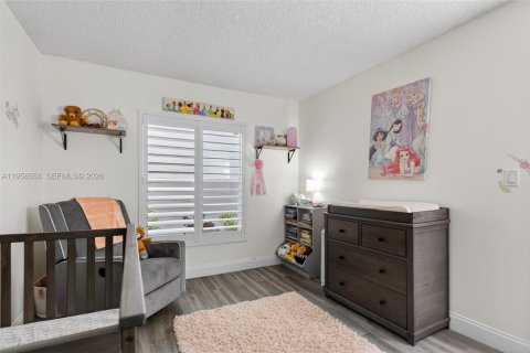 House in Hialeah, Florida 3 bedrooms, 163.14 sq.m. № 2017990 - photo 12