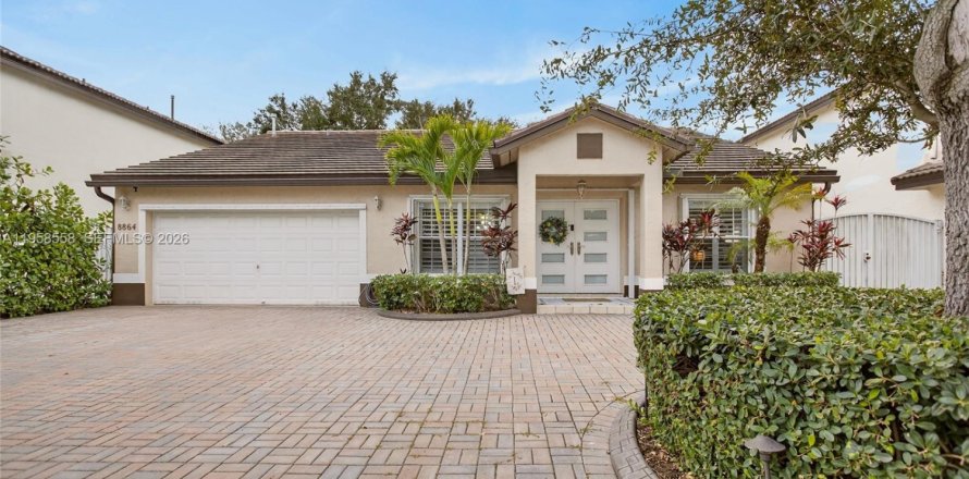 House in Hialeah, Florida 3 bedrooms, 163.14 sq.m. № 2017990