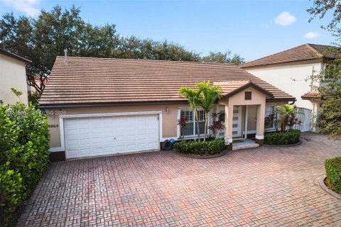 House in Hialeah, Florida 3 bedrooms, 163.14 sq.m. № 2017990 - photo 29