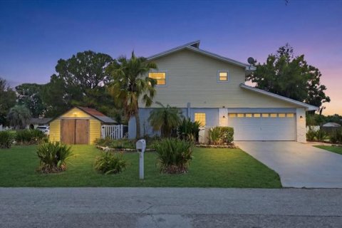 Casa en Land O' Lakes, Florida 3 dormitorios, 157.19 m2 № 2126589
