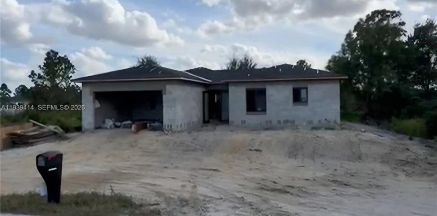 Villa ou maison à Lehigh Acres, Floride 4 chambres № 1997416