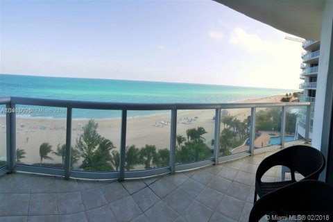 Condo in Sunny Isles Beach, Florida, 2 bedrooms  № 2399671