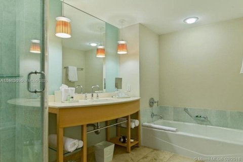 Condo in Sunny Isles Beach, Florida, 2 bedrooms  № 2399671 - photo 9