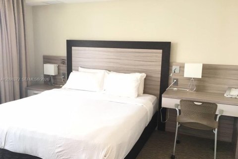 Condo in Sunny Isles Beach, Florida, 2 bedrooms  № 2399671 - photo 7