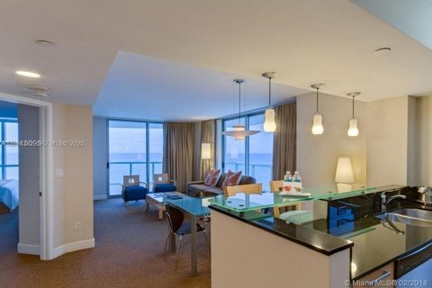 Condo in Sunny Isles Beach, Florida, 2 bedrooms  № 2399671 - photo 2