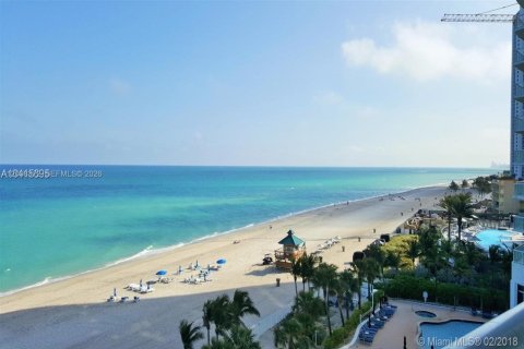 Condo in Sunny Isles Beach, Florida, 2 bedrooms  № 2399671 - photo 8
