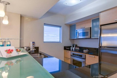 Condo in Sunny Isles Beach, Florida, 2 bedrooms  № 2399671 - photo 4