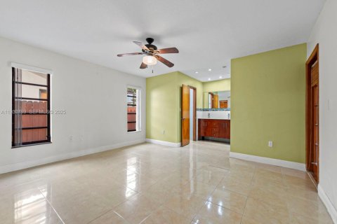 Купить виллу или дом в Майами, Флорида 3 спальни, 214.05м2, № 1989692 - фото 11