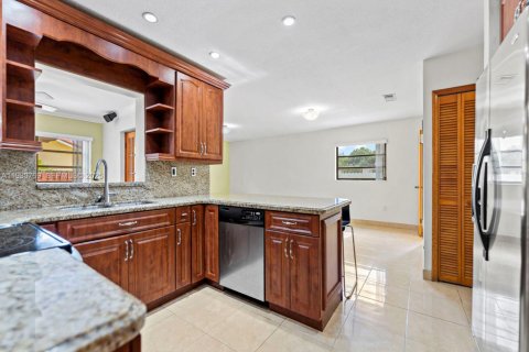 Купить виллу или дом в Майами, Флорида 3 спальни, 214.05м2, № 1989692 - фото 16