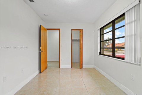 Купить виллу или дом в Майами, Флорида 3 спальни, 214.05м2, № 1989692 - фото 27