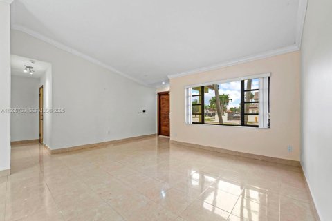 Купить виллу или дом в Майами, Флорида 3 спальни, 214.05м2, № 1989692 - фото 5