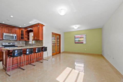 Купить виллу или дом в Майами, Флорида 3 спальни, 214.05м2, № 1989692 - фото 20