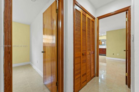 Купить виллу или дом в Майами, Флорида 3 спальни, 214.05м2, № 1989692 - фото 21