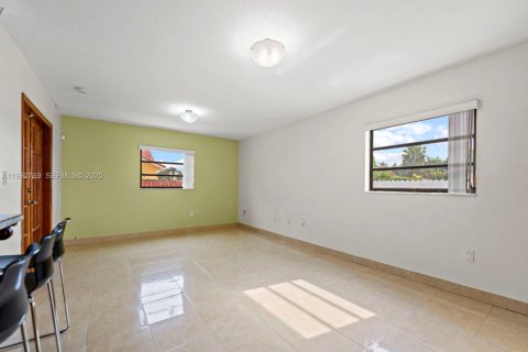 Купить виллу или дом в Майами, Флорида 3 спальни, 214.05м2, № 1989692 - фото 10