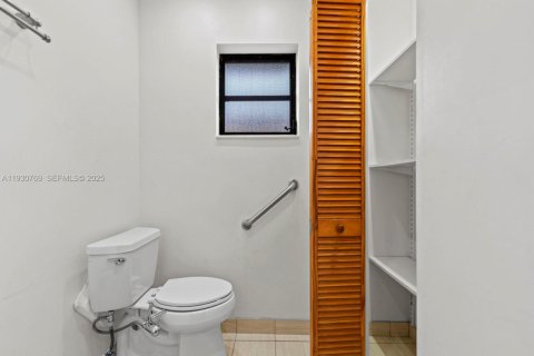 Купить виллу или дом в Майами, Флорида 3 спальни, 214.05м2, № 1989692 - фото 30