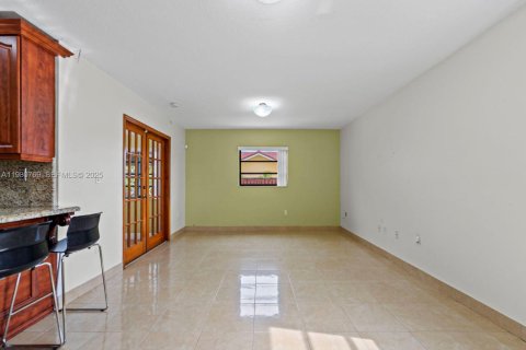 Купить виллу или дом в Майами, Флорида 3 спальни, 214.05м2, № 1989692 - фото 9