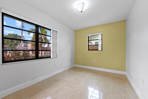 Купить виллу или дом в Майами, Флорида 3 спальни, 214.05м2, № 1989692 - фото 28