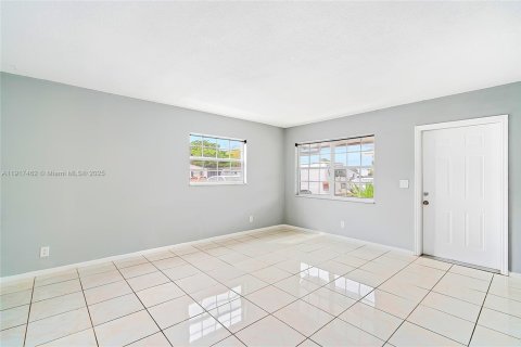 Copropriété à louer à Fort Lauderdale, Floride: 2 chambres, 92.9 m2 № 1972188 - photo 8