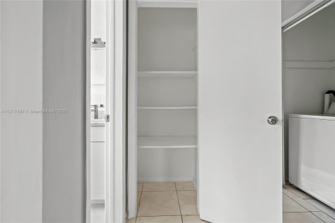 Copropriété à louer à Fort Lauderdale, Floride: 2 chambres, 92.9 m2 № 1972188 - photo 19