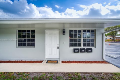 Copropriété à louer à Fort Lauderdale, Floride: 2 chambres, 92.9 m2 № 1972188 - photo 1