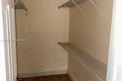 Townhouse in Hialeah, Florida 3 bedrooms, 105.35 sq.m. № 1999220 - photo 8