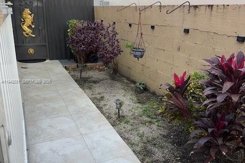 Townhouse in Hialeah, Florida 3 bedrooms, 105.35 sq.m. № 1999220 - photo 3