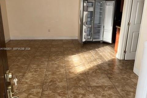 Townhouse in Hialeah, Florida 3 bedrooms, 105.35 sq.m. № 1999220 - photo 11