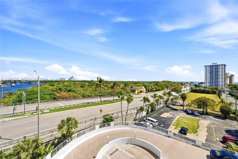 Condo in Fort Lauderdale, Florida, 2 bedrooms № 2145671 - photo 14