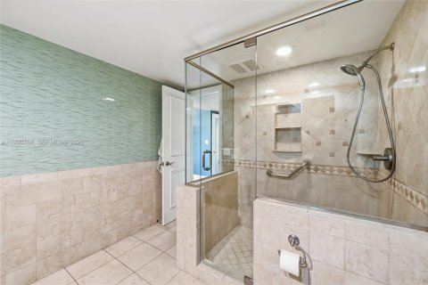 Condo in Fort Lauderdale, Florida, 2 bedrooms № 2145671 - photo 24