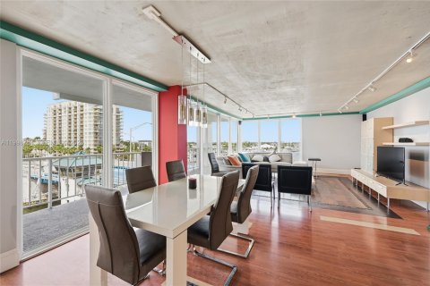 Condo in Fort Lauderdale, Florida, 2 bedrooms  № 2145671