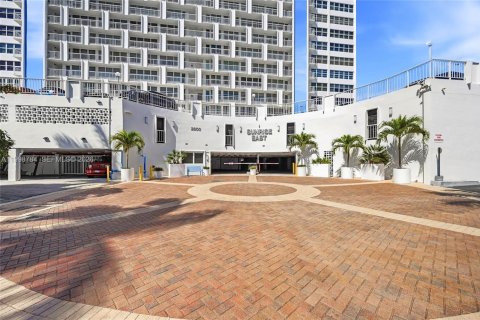 Condo in Fort Lauderdale, Florida, 2 bedrooms № 2145671 - photo 7
