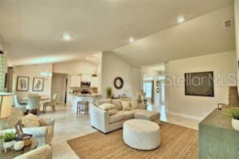 House in Dade City, Florida 4 bedrooms, 201.51 sq.m. № 2145514 - photo 5