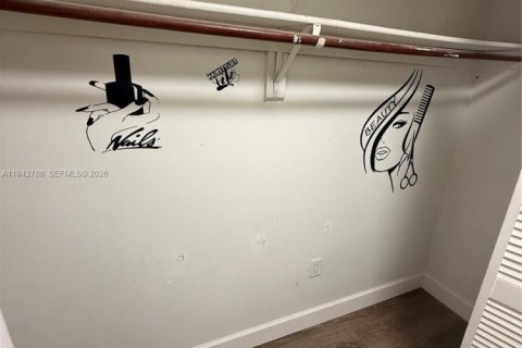 Appartement à louer à Hialeah, Floride: 2 chambres, 83.24 m2 № 1999169 - photo 9