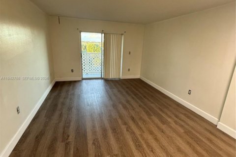 Appartement à louer à Hialeah, Floride: 2 chambres, 83.24 m2 № 1999169 - photo 3