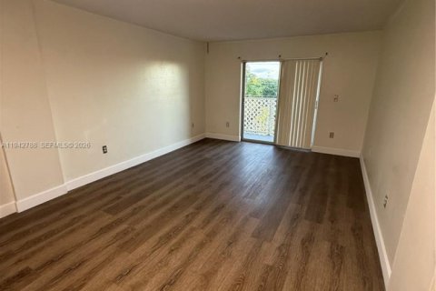 Appartement à louer à Hialeah, Floride: 2 chambres, 83.24 m2 № 1999169 - photo 2