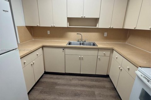 Appartement à louer à Hialeah, Floride: 2 chambres, 83.24 m2 № 1999169 - photo 8