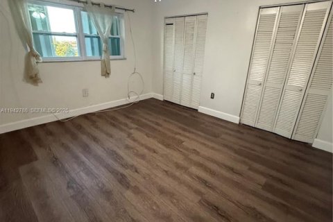 Appartement à louer à Hialeah, Floride: 2 chambres, 83.24 m2 № 1999169 - photo 4