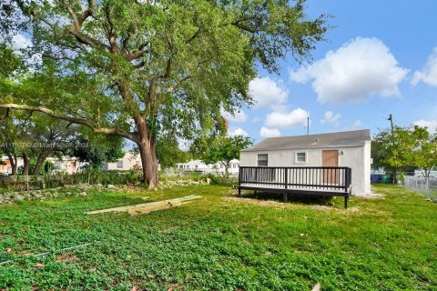 House in Miami, Florida 2 bedrooms, 77.48 sq.m. № 1977502 - photo 14